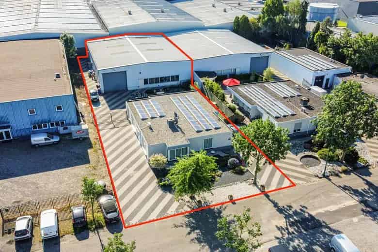 468m2 Bedrijfsruimte met Bungalow te Koop Oss