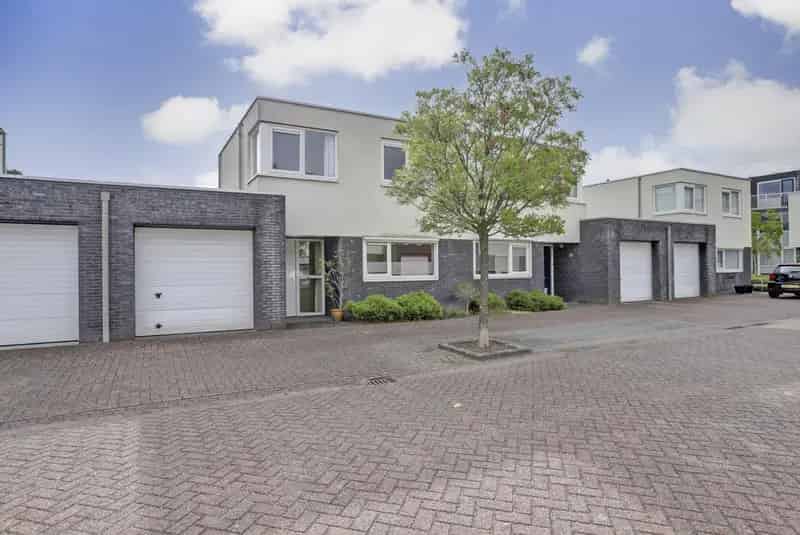 Ruime Semi-Bungalow nabij Centrum Waalwijk