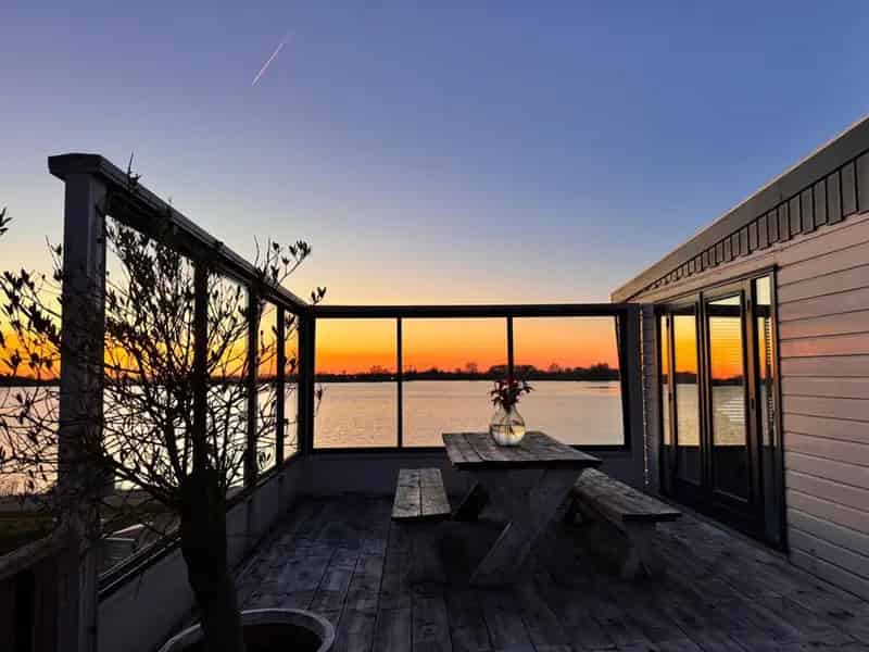 Recreatiewoning te koop aan de Maas