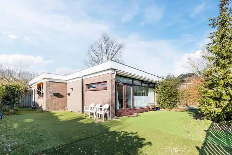 Vrijstaande Villa te Koop: 6 kamers, 2 badkamers, grote tuin
