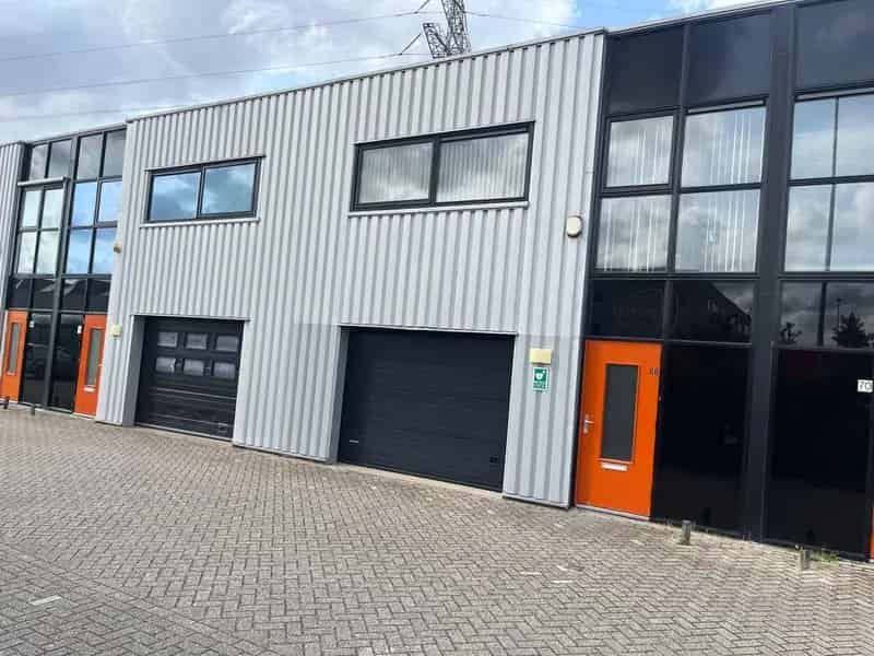 Bedrijfshal te Huur Nieuwegein 60m2 begane grond 65m2 verdieping