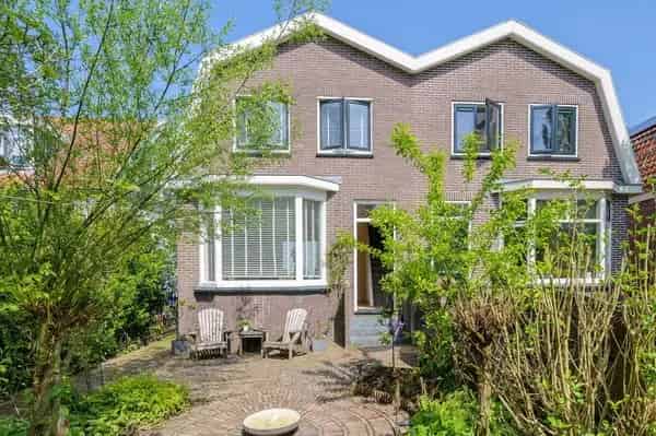 Huis Westzanerdijk Zaandam: Ruime 4-kamer 2-onder-1-kapwoning