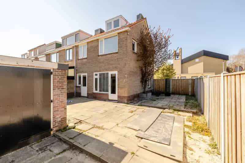 Huis te koop Purmerend Hoekwoning Garage Grote Tuin Renovatieproject