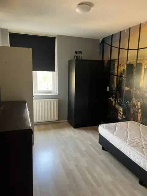Te Huur: 5 Slaapkamers Tussenwoning Almelo Windmolenbroek