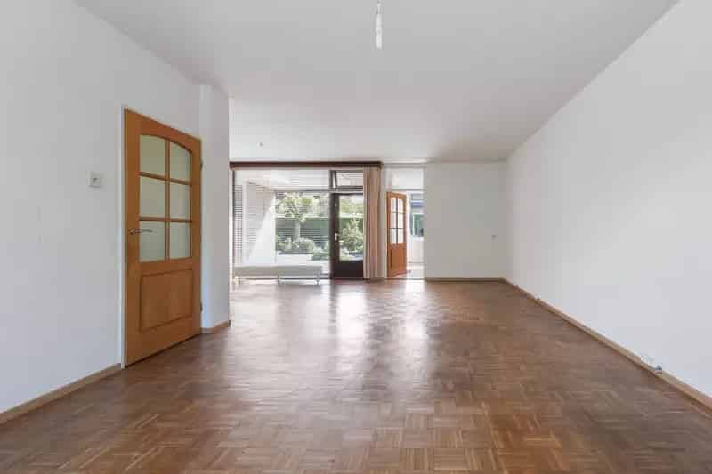 Tweekapper te koop Waalwijk 3 slaapkamers garage bijgebouw