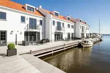 Herenhuis te huur aan de Loosdrechtse Plassen