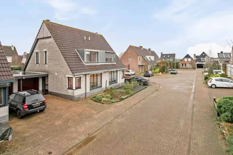 Ruime 2-1 Kapwoning met Garage in Groene Wijk