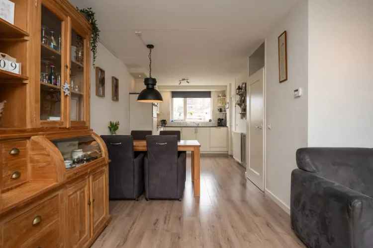 Tussenwoning te koop in De Mars 3 slaapkamers moderne keuken