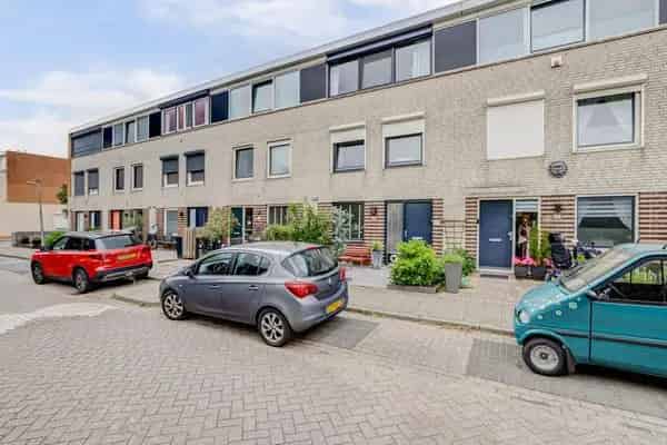 Riante eengezinswoning Purmer-Zuid 123m2 3 slaapkamers tuin zonnepanelen