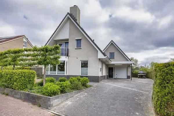 Riante Vrijstaande Woning Aan Het Water Sneek
