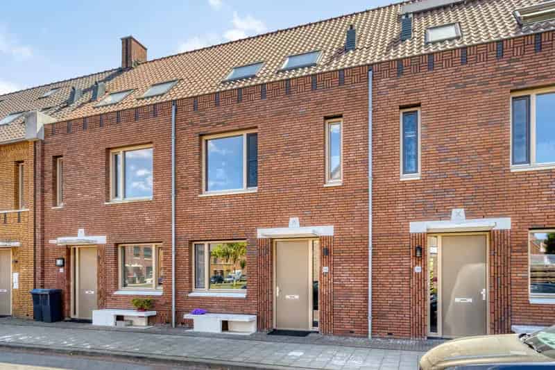 5 Slaapkamers Tussenwoning Den Bosch  Instapklaar  Tuin Zuid