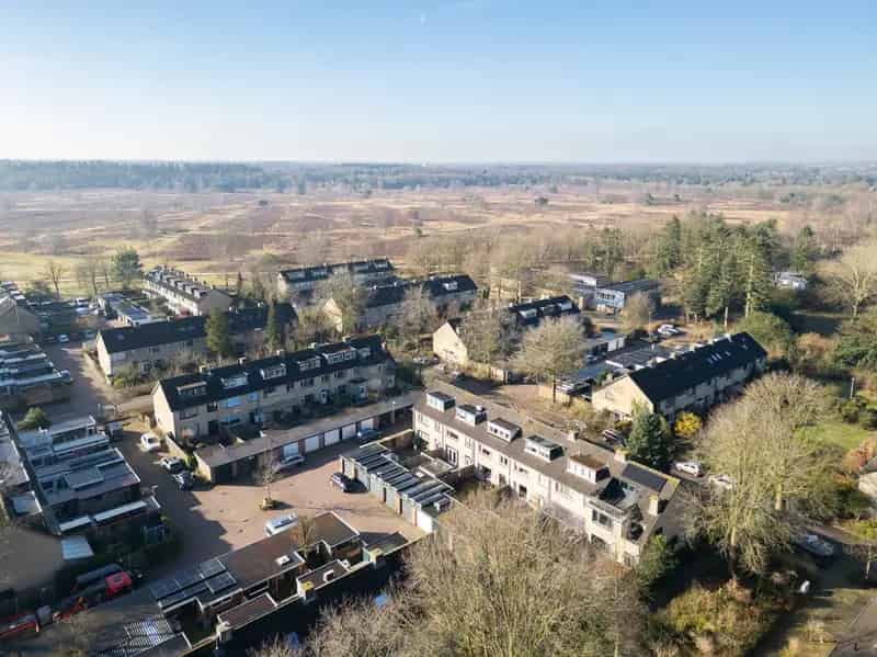 5 Slaapkamers Hoekwoning Nabij Hei Garage Carport