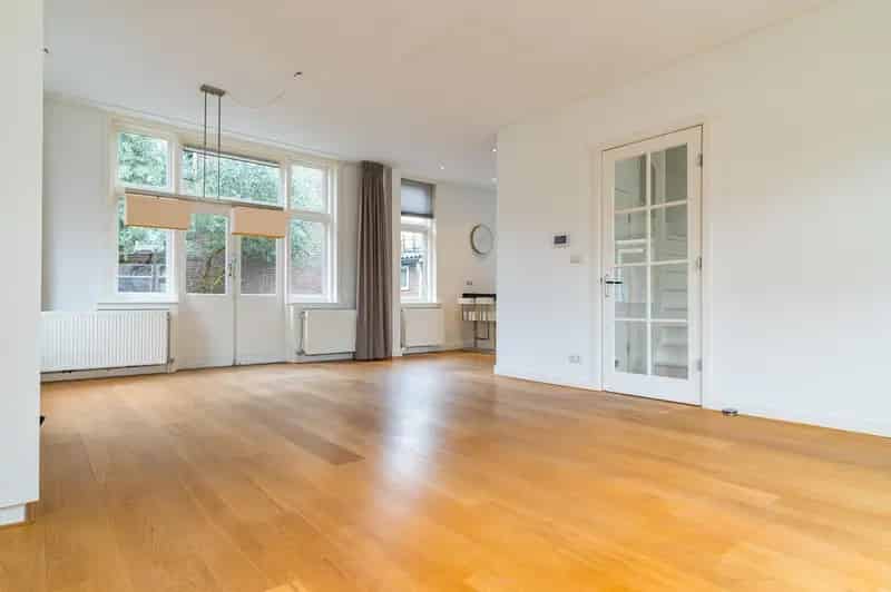 Gerenoveerde Eengezinswoning Voorburg  4 Slaapkamers  Houten Vloer