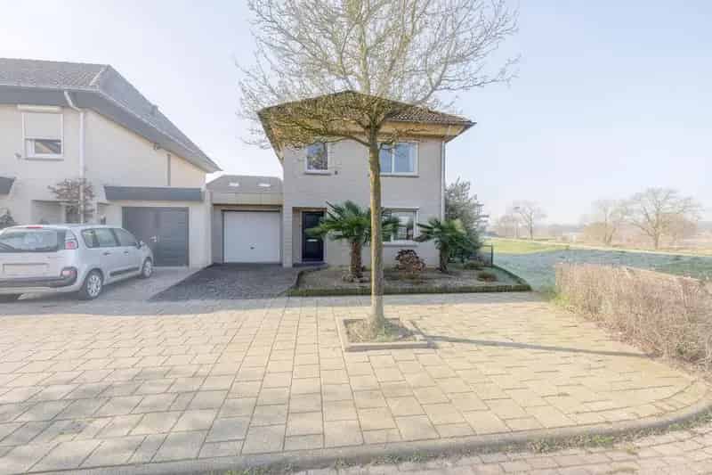 Zeer ruime woning aan de Maas in Tegelen