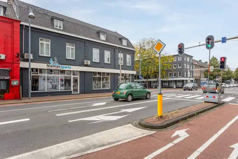 Winkelpand Geleen Rijksweg Centrum: 5 slaapkamers, luxe badkamers