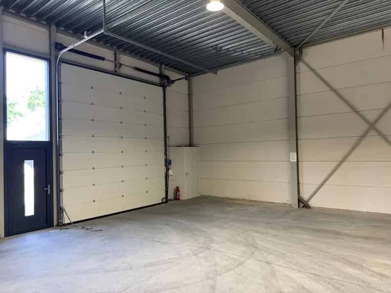 Bedrijfshal te Huur Helmond 373m2  Ruim Buitenterrein