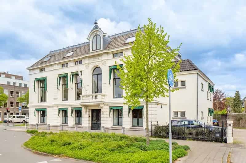 Kantoorvilla Arendsburg te Zeist: Historisch pand te koop of te huur
