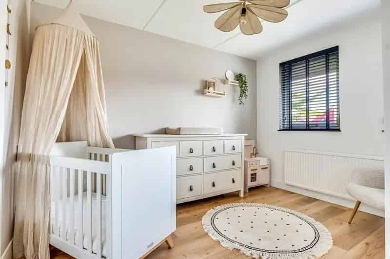 Instapklaar Huis Doornenburg: Moderne Keuken Luxe Badkamer Tuin
