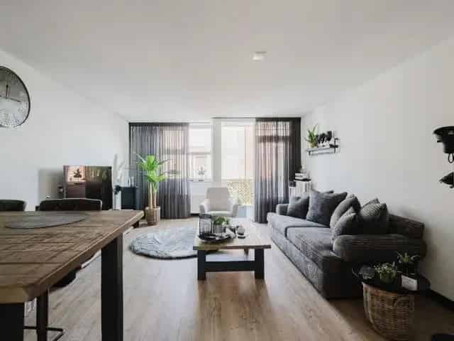 Appartement Spijkenisse Centrum: Modern 2 Slaapkamers Balkon Parkeerplaats