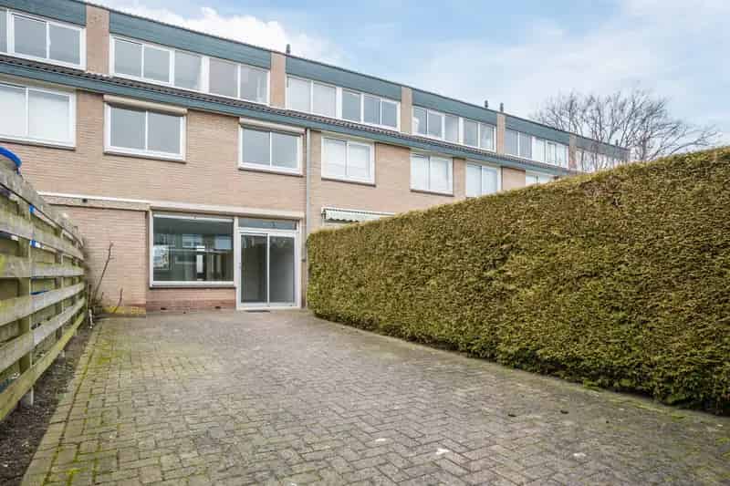 Tussenwoning Westervoort - Ruime gezinswoning met tuin en carport