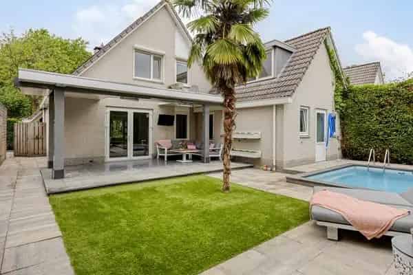 Vrijstaande woning Schijndel met zwembad en garage