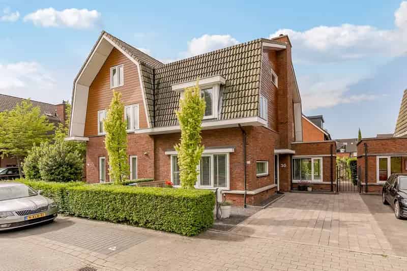 Huis te koop Houten: Ruime 2-onder-1-kapwoning met 4 slaapkamers