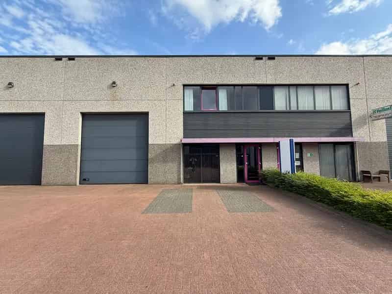 Bedrijfshal te Huur Nieuwkuijk Nabij A59 300m2