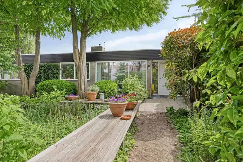Gelijkvloerse Bungalow te Pijnacker nabij Centrum en Natuur