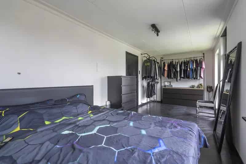 Ruime Hoekwoning Kerkrade met Dakterras en Mancave