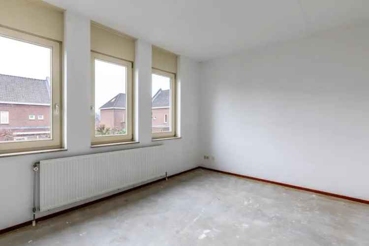 Te Koop: Ruime Twee Onder Een Kapwoning in Herten