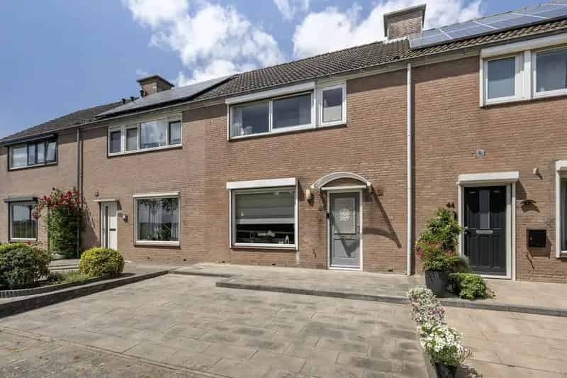 4 Slaapkamers Gezinswoning Garage Rustige Wijk