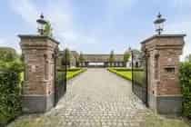 Kasteelhoeve met 62429m2 Bedrijfsruimte te Koop