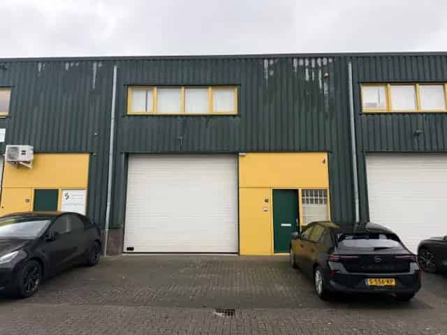 Bedrijfshal te huur Almere 214 m²