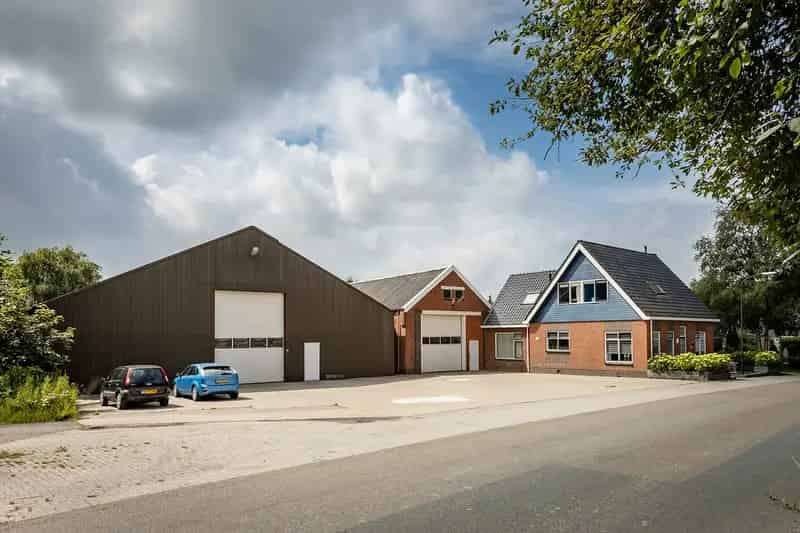 Bedrijfshal te huur Leens 14,80 x 11,65 meter