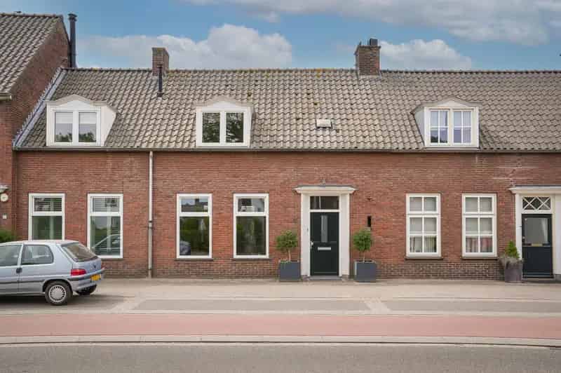 Tussenwoning Hedel 2 Badkamers Gelijkvloers Wonen Mogelijk