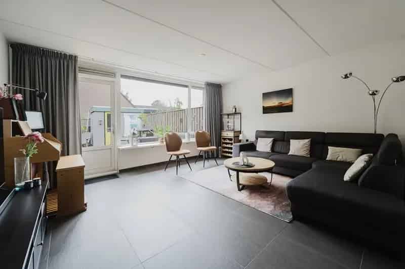 Ruime moderne woning met tuin nabij voorzieningen