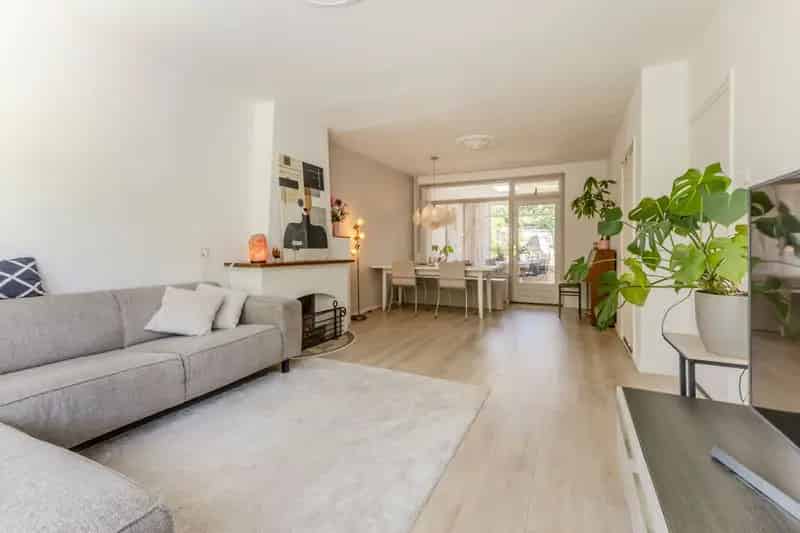 Gerenoveerde Tweekapper Veghel  Vier Slaapkamers Royale Tuin Garage