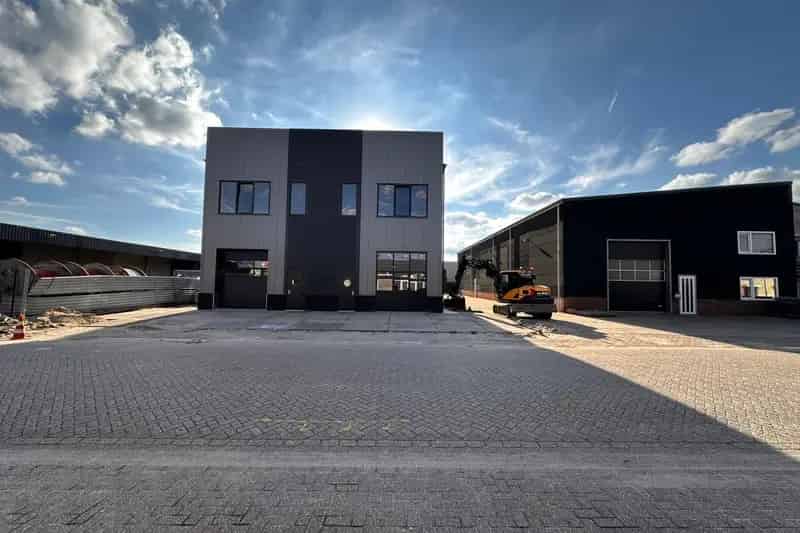 Bedrijfshal te huur Tiel Faradaystraat  167m²