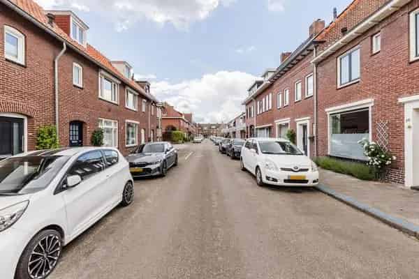 Ruime Tussenwoning 4 Slaapkamers Venlo Oost Garage Tuin