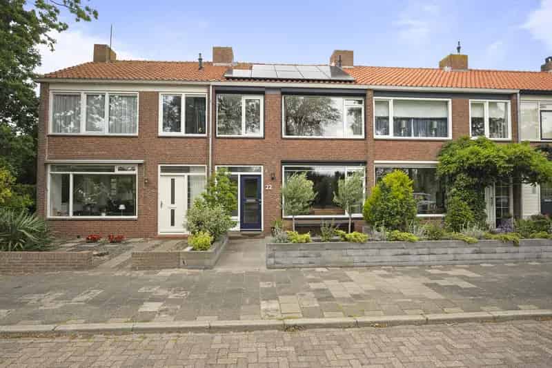 Ruim woonhuis met 4 slaapkamers en moderne keuken nabij scholen