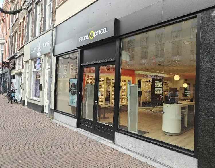 Winkelruimte nabij NS station en Designer Outlet