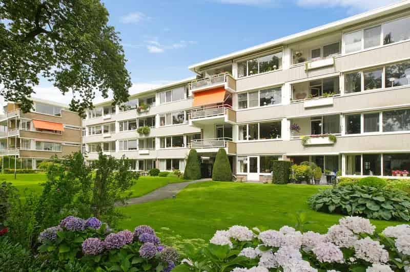 Gerenoveerd 3 Kamer Appartement Baarn met Balkon Garage en Lift
