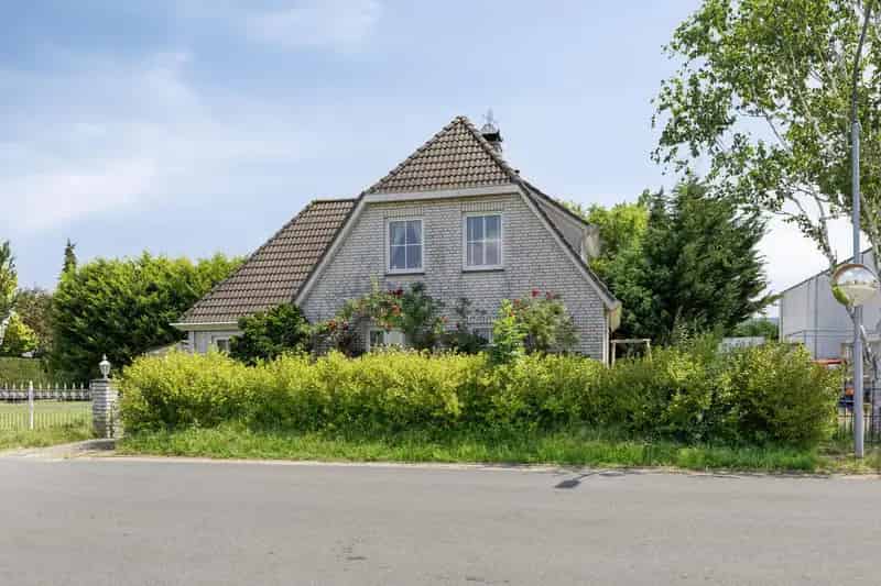 Vrijstaande Bedrijfswoning Zevenbergen 177m2 Wonen 183m2 Opslag