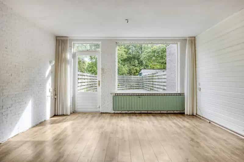 Hoekwoning Molenwijk  4 slaapkamers Te renoveren