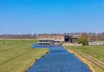 Te huur: Modern Huis aan het Water in Spijkerboor