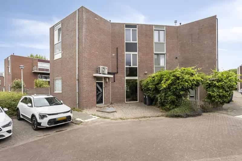 Ruime Hoekwoning 4 Slaapkamers Spijkenisse