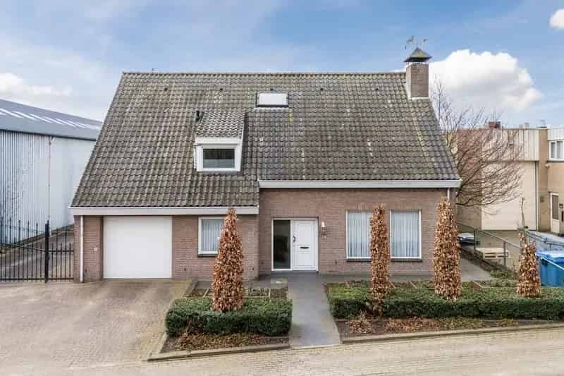 Bedrijfshal met woning te koop Reusel 544m2 260m2