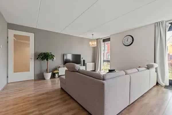 Te Huur: 2 Slaapkamer Appartement met Tuin Almere Haven