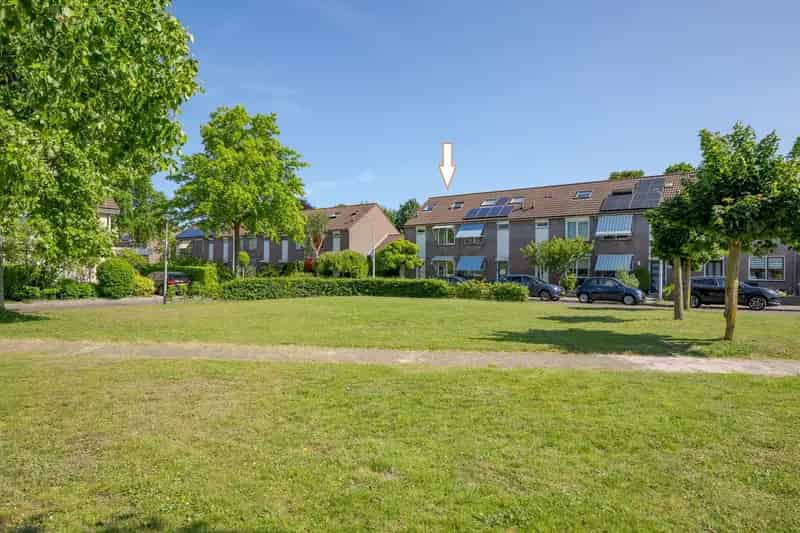 Huis te koop Voorschoten: Ruime 5-kamer hoekwoning met garage en dubbele slaapkamer