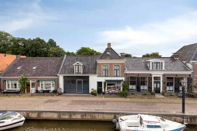 Grote gezinswoning met extra ruimte - Kollum